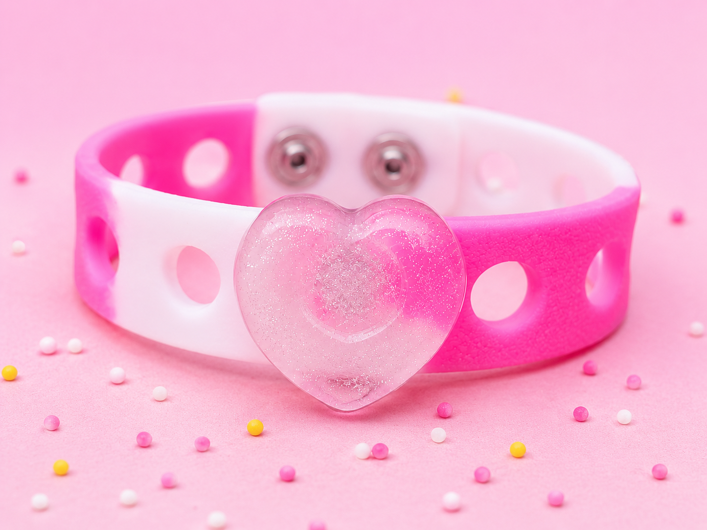 💖 Sparkly pink charm bracelet with adjustable silicone band perfect for kids, gifts, pastel fashion & everyday cute style ✨🌸