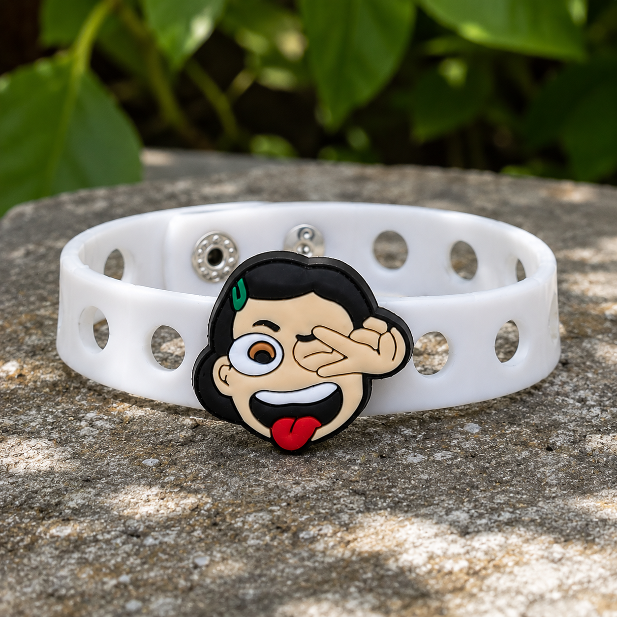 😂 Fun kids bracelet with a goofy emoji-inspired charm and adjustable band. Perfect for gifts 🎁, parties 🎉, and everyday style.